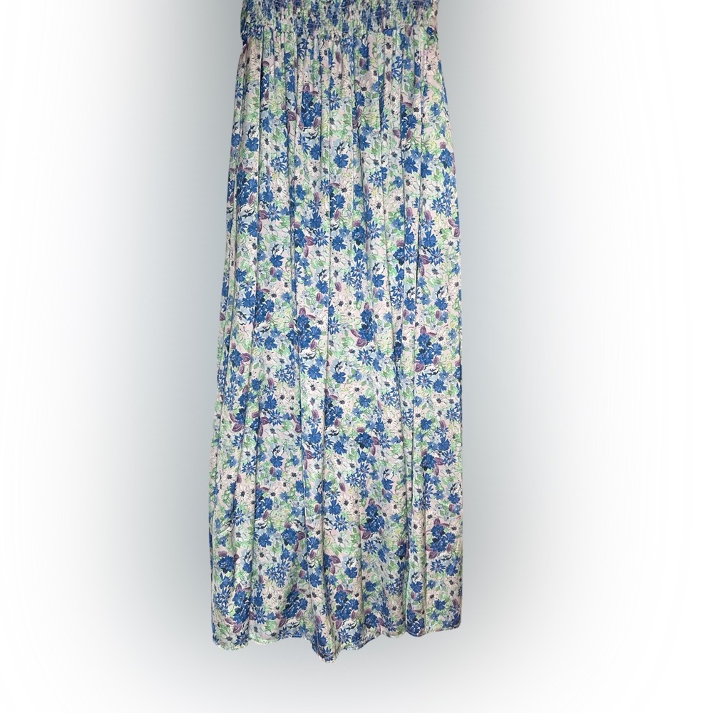 Zara Deep V-Neck Floral Maxi Dress Size Medium
Floral Blue Sleeveless Dress - Picture 10 of 12
